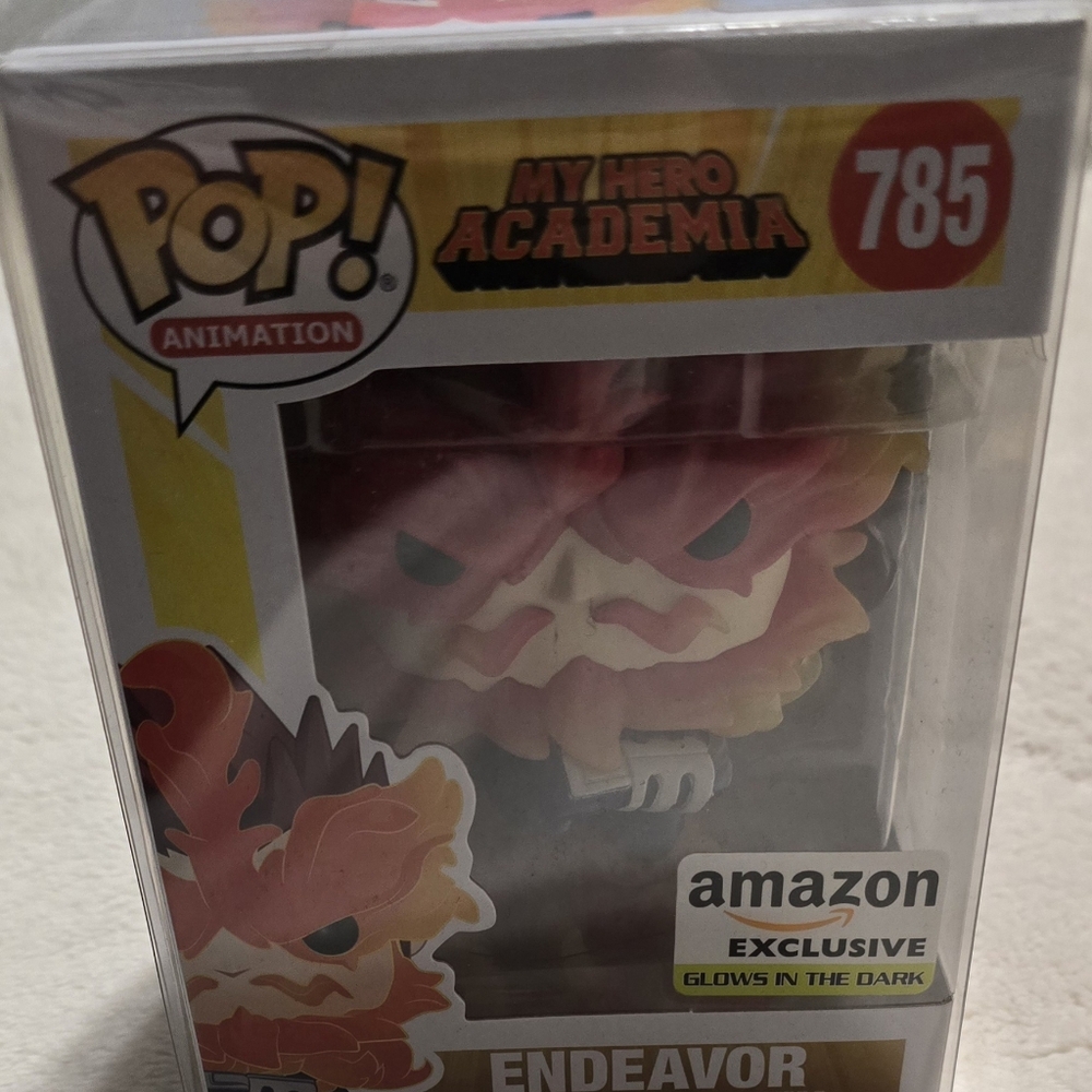 Myheroacademia ENDEAVOR amazon exclusive glow in the dark funko pop